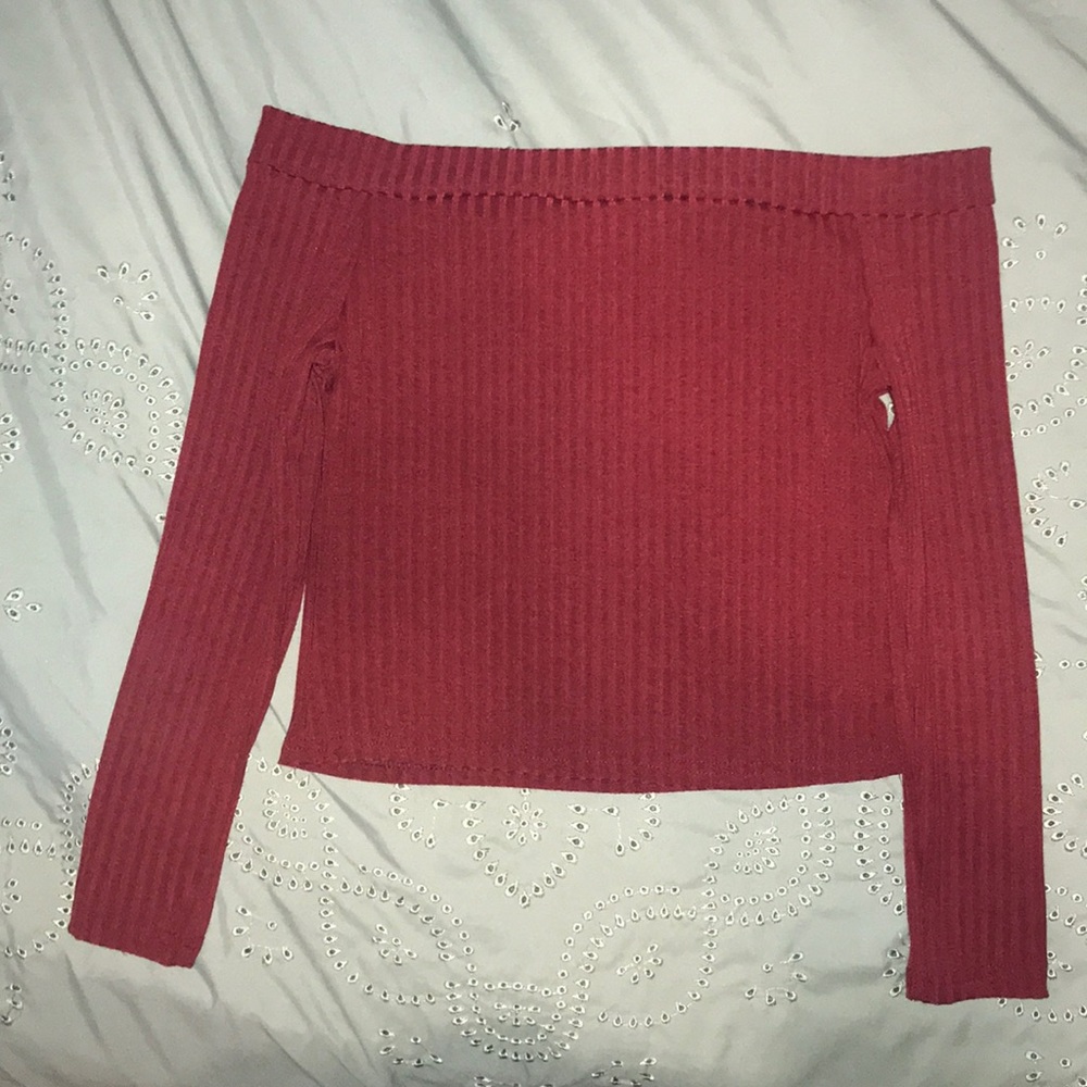 off the should red quarter sleeve